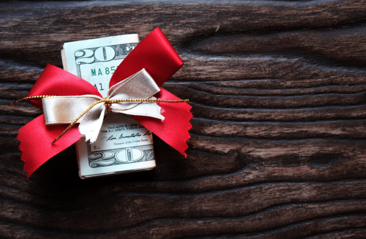 4 Quick and Easy Ways to Earn Some Extra Cash for Holiday Shopping 