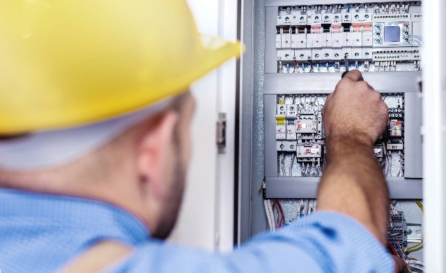 10 Qualities To Look For When Choosing An Electrical Contractor