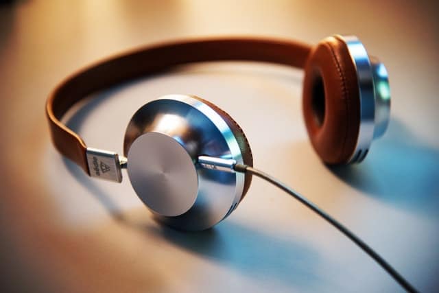 6 Tips On How To Find A Perfect Device For Music Listening