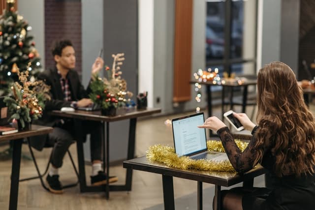 Best Christmas Gifts For Employees