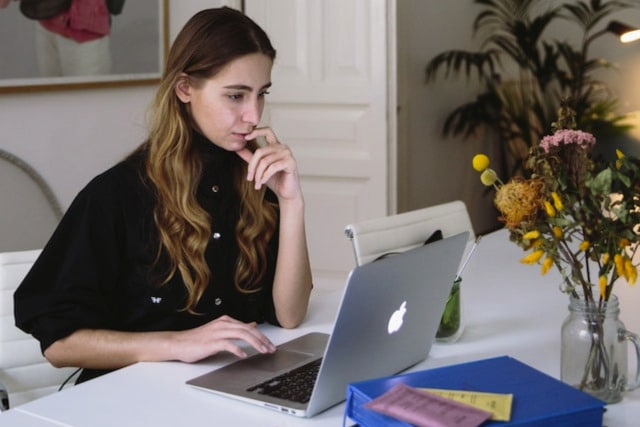 Running a Small-Scale Business: How Virtual Assistants Can Help Improve Work Efficiency