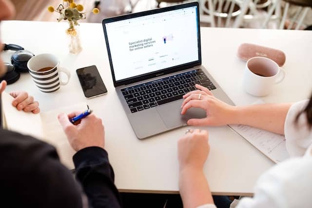 Your Comprehensive Guide to Launching a Niche Digital Marketing Agency