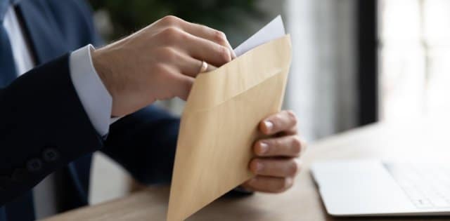 A Guide To Sending Business Holiday Cards in 2025