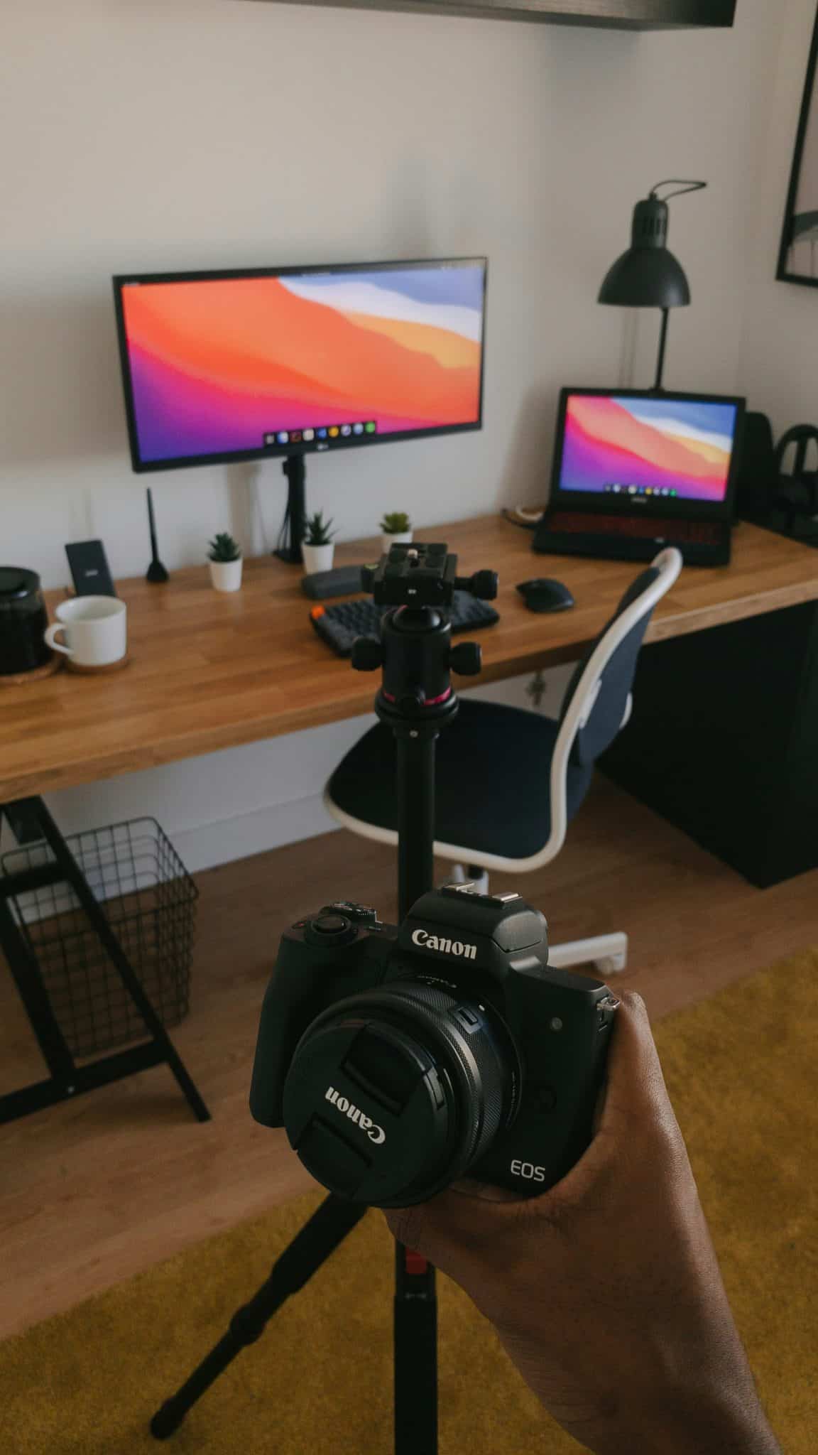 Stand Out or Scroll Past – The Influencer’s Guide to Creating Content That Hits Hard